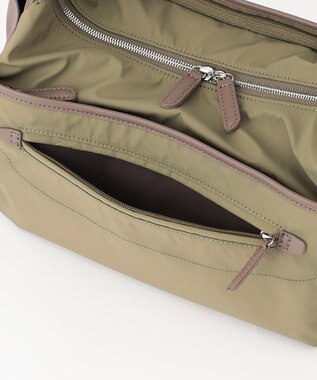 Y'SACCS 【ナイロンタフタ×リサイクルレザー】デイリーショルダー　Mサイズ カーキ