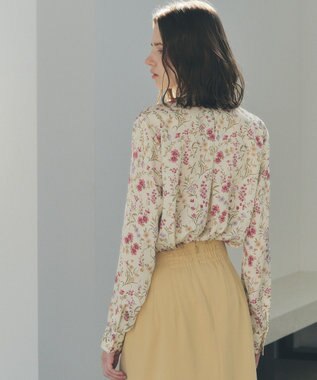 YECCA VECCA ボタニカルフラワー柄ボウタイブラウス Ivory