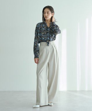 YECCA VECCA ボタニカルフラワー柄ボウタイブラウス Navy