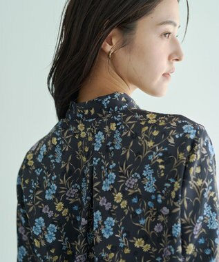 YECCA VECCA ボタニカルフラワー柄ボウタイブラウス Navy