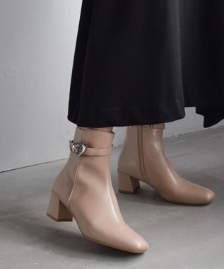 Bridget Birkin 【Bridget Birkin】ハート金具ベルトショートブーツ ベージュ