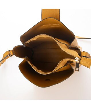 UNBILLION 【テレビ ドラマ着用アイテム】カシュカシュ cachecache / 3つ口縦型ショルダーバッグ マスタード