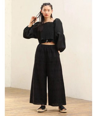 Green Parks ■ＥＳＣＡＲ　ローン刺繍フレアパンツ Black