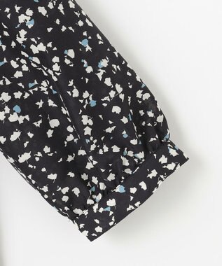 J.PRESS LADIES 【洗える】スパンローンフラワープリント クルーネック ブラウス ネイビーベース系