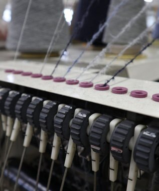 TOQUE 〈大草直子さんアドバイザー〉ウォッシャブルシルク×コットンニット ショートカーディガン オフ