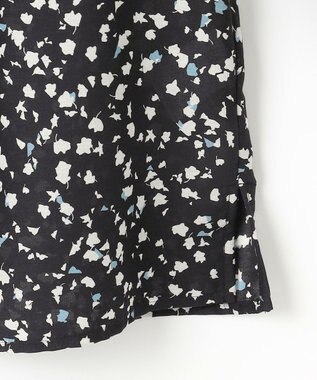 J.PRESS LADIES 【洗える】スパンローンフラワープリント クルーネック ブラウス ネイビーベース系