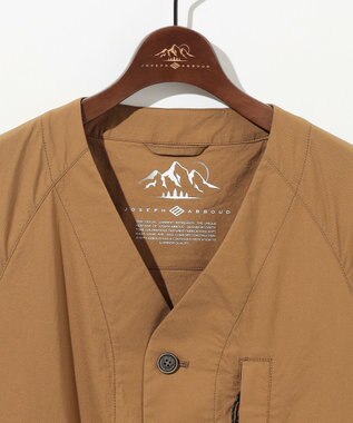 JOSEPH ABBOUD MOUNTAIN 【軽量】ハイパワーストレッチカルゼ ノーカラーアウトドアブルゾン キャメル系