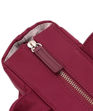TOCCA TRACE PAVE FASTENER TOTE ナイロンキルトバッグ レッド系