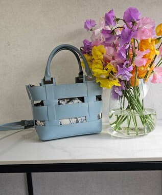 style code 【MERCURYDUO/マーキュリーデュオ】軽量メッシュ　花柄巾着付ミニトートバッグ ブルー