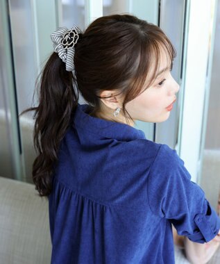 Tiaclasse フラワーパーツ付きシュシュ オフホワイト