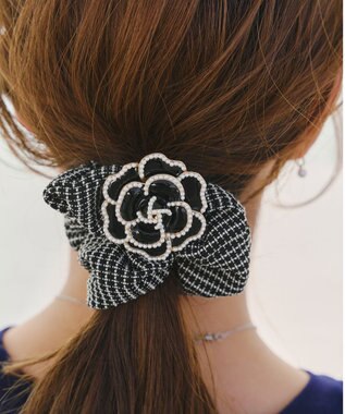 Tiaclasse フラワーパーツ付きシュシュ ブラック