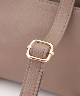 LA BAGAGERIE フロント金具デイリーリュック グレージュ