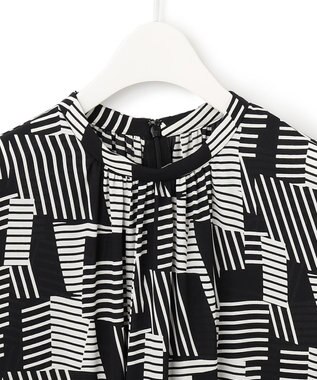 ICB 【WEB限定カラーあり】 Back Satin Amunzen ノースリーブブラウス ブラック系柄