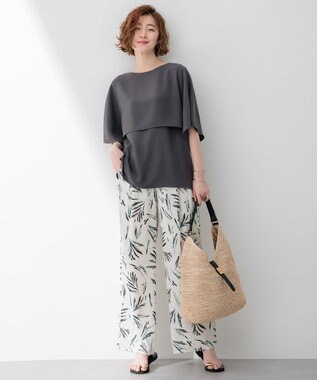 23区 【洗える】スリークボタニカルプリント ドロスト パンツ アイボリー系