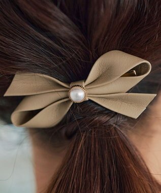 Tiaclasse 【2TYPE/ゴム＆クリップ】レザーリボンヘアアクセサリー ゴム：ベージュ