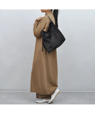 UNBILLION cachecache 花刺繍エコファーワンハンドルバッグ ブラック