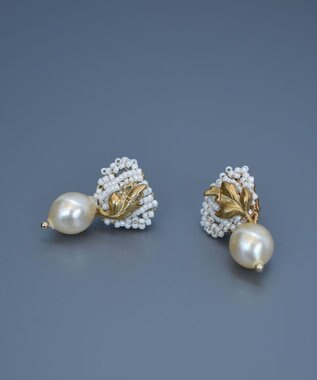 monshiro シュウメイギクプチ イヤリング（ホワイト） ホワイト×ゴールド