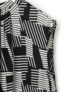 ICB 【WEB限定カラーあり】 Back Satin Amunzen ノースリーブブラウス ブラック系柄