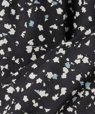 J.PRESS LADIES 【洗える】スパンローンフラワープリント クルーネック ブラウス ネイビーベース系