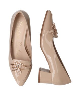 Bridget Birkin 【Bridget Birkin】ロゴパーツパンプス ベージュエナメル