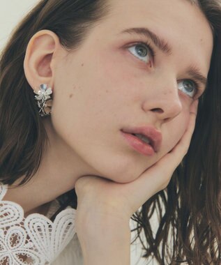 YECCA VECCA メタルフラワーピアス Silver