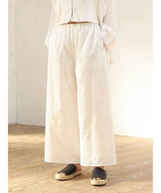 Green Parks ■ＥＳＣＡＲ　ローン刺繍フレアパンツ Off White