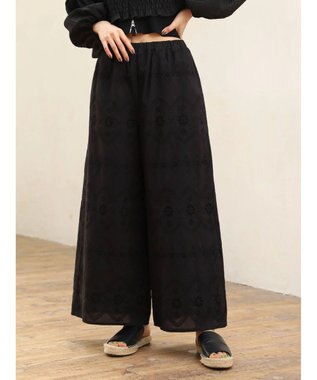 Green Parks ■ＥＳＣＡＲ　ローン刺繍フレアパンツ Black