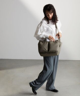 Y'SACCS ダブルホックポケットショルダー　Mサイズ グレージュ