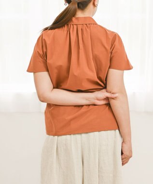 muuc 〈ドライタッチな上質コットン100%〉〈タイプライター生地〉後ろギャザー入り フレンチスリーブのブラウス ブラウン（テラコッタ）