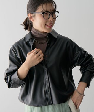 Green Parks ショート丈フェイクレザーシャツ