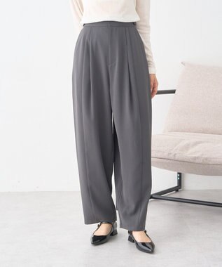 earth music&ecology タックコクーンパンツ Charcoal Gray