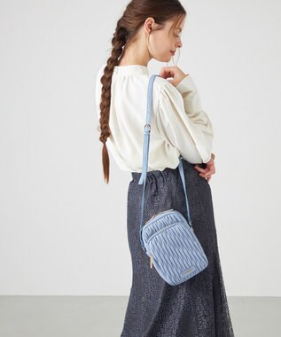 LA BAGAGERIE ランダムプリーツショルダーバッグ タテ ライトブルー