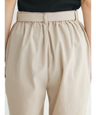Green Parks 綿麻混バックルベルト付テーパードパンツ Light Beige