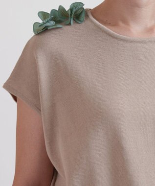 muuc 花モチーフ付きコットンニットプルオーバー ベージュ