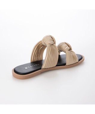 MODE ET JACOMO <carino>プリーツスポンジサンダル ベージュ