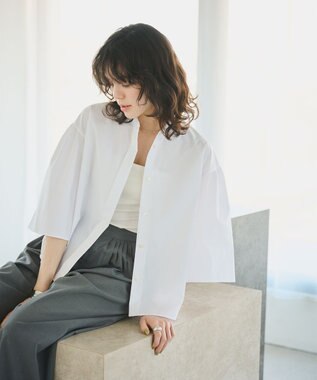 #Newans 【洗濯機可能/シワになりにくい】〈お尻・太ももをカバー〉フレアスリーブイタリアンカラーシャツ ホワイト