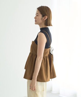 YECCA VECCA シャイニーオーバーキャミ Camel