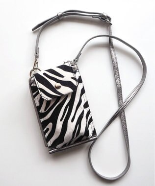 LA BAGAGERIE 【インスタグラマー chiyoさん×LA BAGAGERIE】コンビスマホショルダー シルバー×ゼブラ
