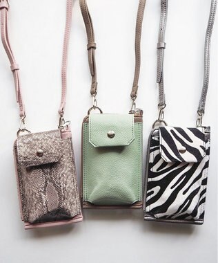 LA BAGAGERIE 【インスタグラマー chiyoさん×LA BAGAGERIE】コンビスマホショルダー シルバー×ゼブラ