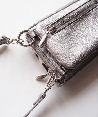 LA BAGAGERIE 【インスタグラマー chiyoさん×LA BAGAGERIE】コンビスマホショルダー シルバー×ゼブラ