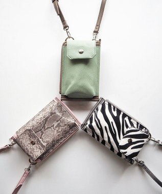 LA BAGAGERIE 【インスタグラマー chiyoさん×LA BAGAGERIE】コンビスマホショルダー シルバー×ゼブラ