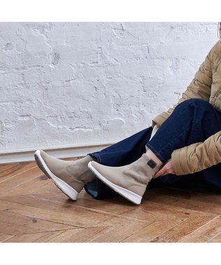 ing <ing>ストレッチスニーカーブーツ ライトベージュ