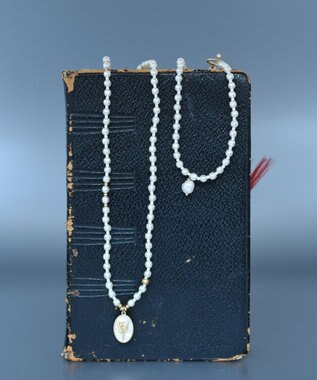 monshiro 【セレモニーにも】スズラングラスパールロングネックレス（メガネチェーンにも）