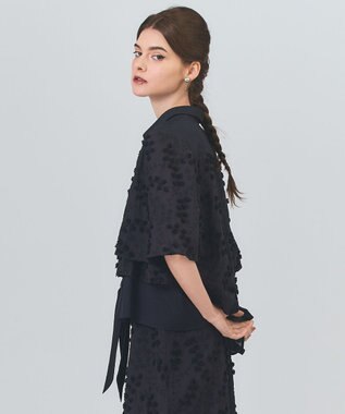 GRACE CONTINENTAL フラワーembケープブラウス ブラック