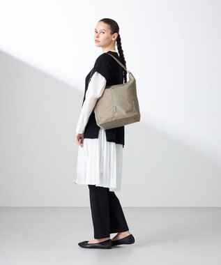 Y'SACCS ツイルナイロン　カーブショルダー　Mサイズ グレージュ