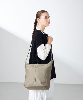 Y'SACCS ツイルナイロン　カーブショルダー　Mサイズ グレージュ