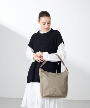 Y'SACCS ツイルナイロン　カーブショルダー　Mサイズ グレージュ