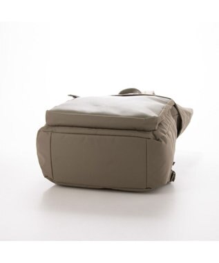 Y'SACCS リサイクルナイロン×カウレザー ラップリュック グレージュ