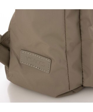 Y'SACCS リサイクルナイロン×カウレザー ラップリュック グレージュ