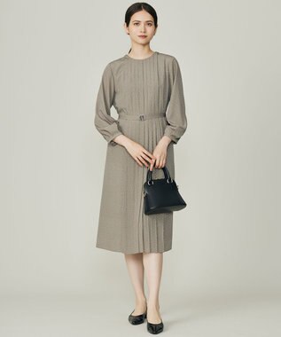 自由区 L 【19号サイズまで展開】ライトサテン ワンピース カーキ×オフ(変形ドット)